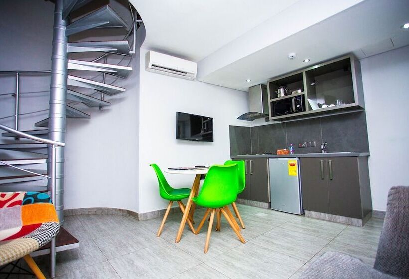 Urbano Hotel By Roots