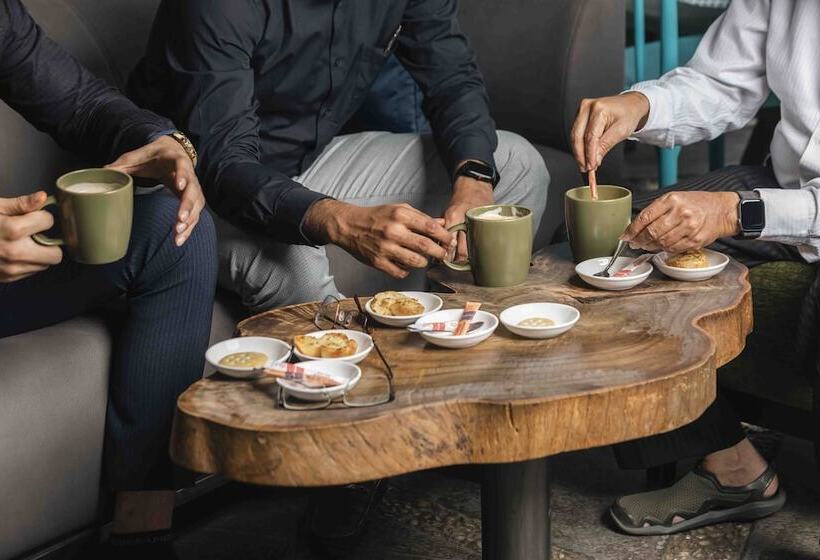 Urbano Hotel By Roots