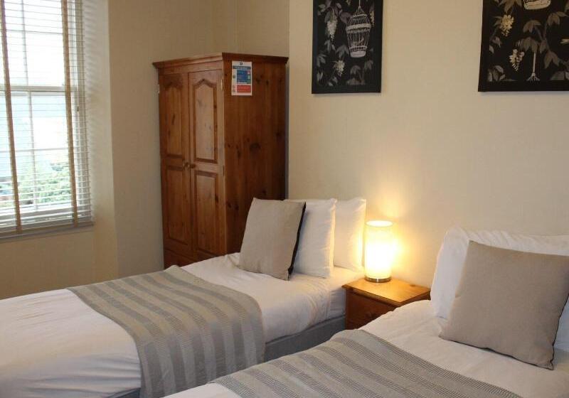 פנסיון Bendene Townhouse