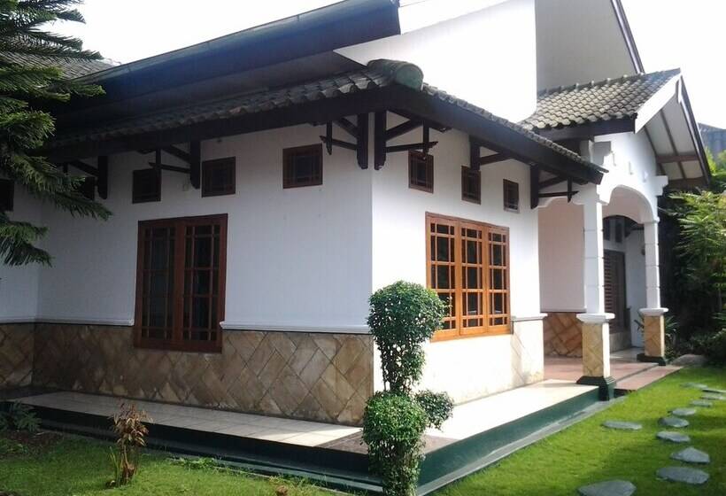 بنسيون Junjunan Dalam Sharia Guesthouse