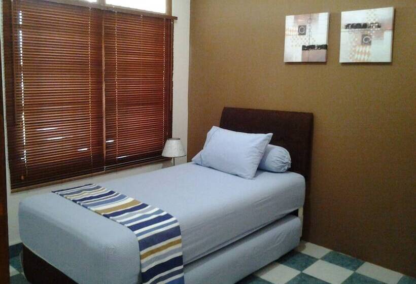 بنسيون Junjunan Dalam Sharia Guesthouse