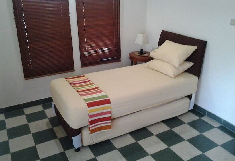 بنسيون Junjunan Dalam Sharia Guesthouse