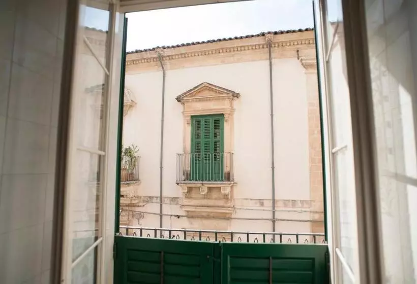 پانسیون Palazzo Conti Camere & Suites