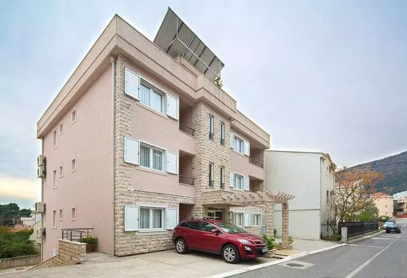 Petrovac Holiday Apartments