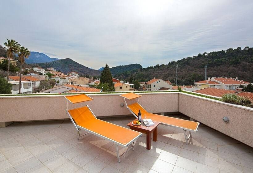 Petrovac Holiday Apartments