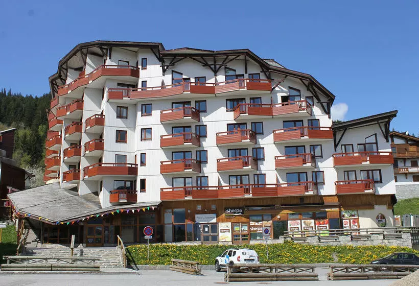 Residence Britania Cles Blanches