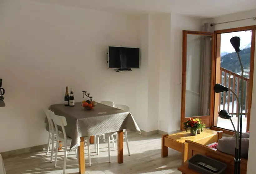 Residence Britania Cles Blanches