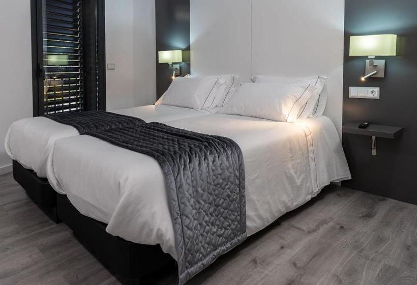 Apartaments Y Habitacions Entre Volcans