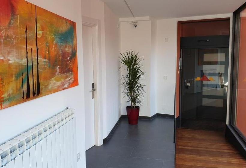 Apartaments Y Habitacions Entre Volcans