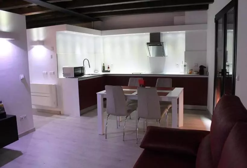 Apartaments Y Habitacions Entre Volcans