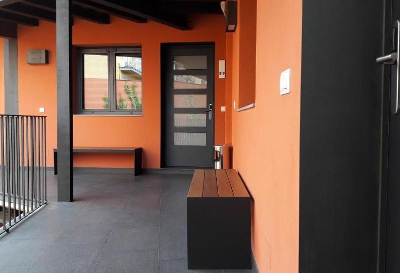 Apartaments Y Habitacions Entre Volcans