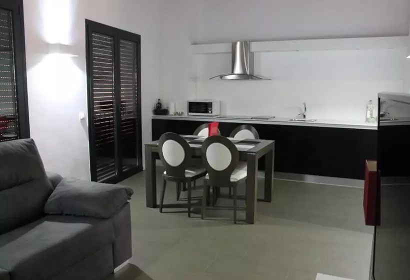 Apartaments Y Habitacions Entre Volcans