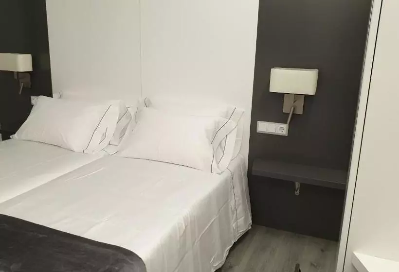 Apartaments Y Habitacions Entre Volcans