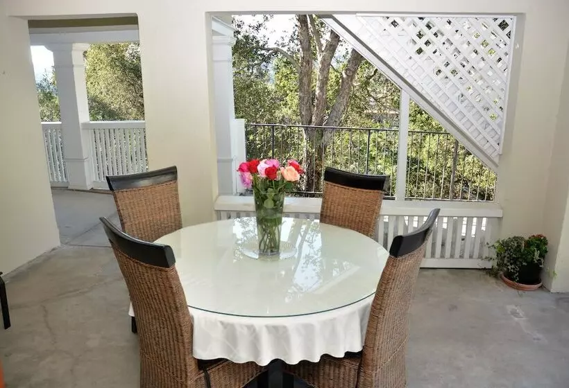 تختخواب و صبحانه Arroyo Vista Inn