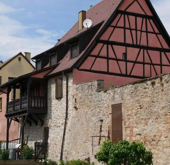 تختخواب و صبحانه La Cour Stfulrad