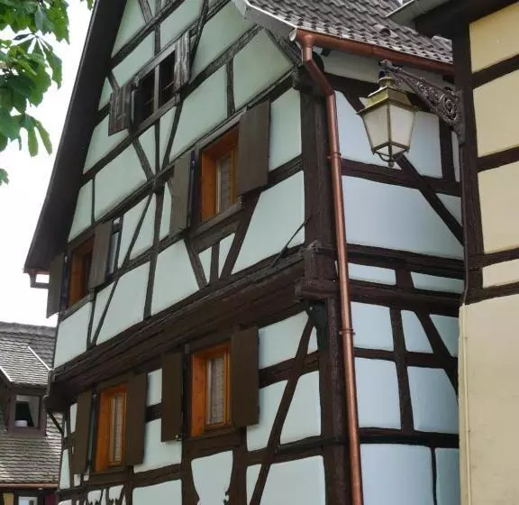 تختخواب و صبحانه La Cour Stfulrad