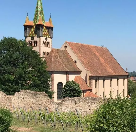 تختخواب و صبحانه La Cour Stfulrad
