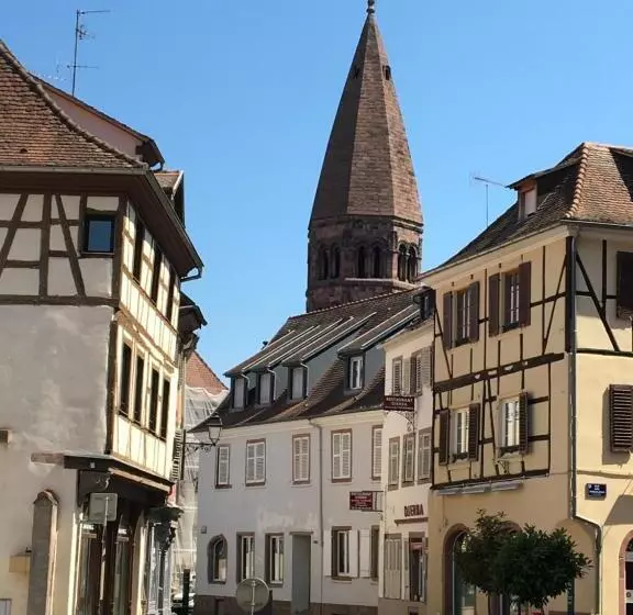 تختخواب و صبحانه La Cour Stfulrad