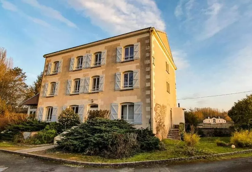 تختخواب و صبحانه Le Moulin Du Port