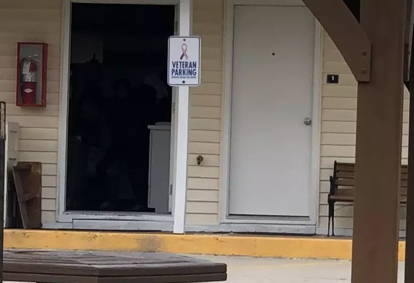 Hawkeye Motel
