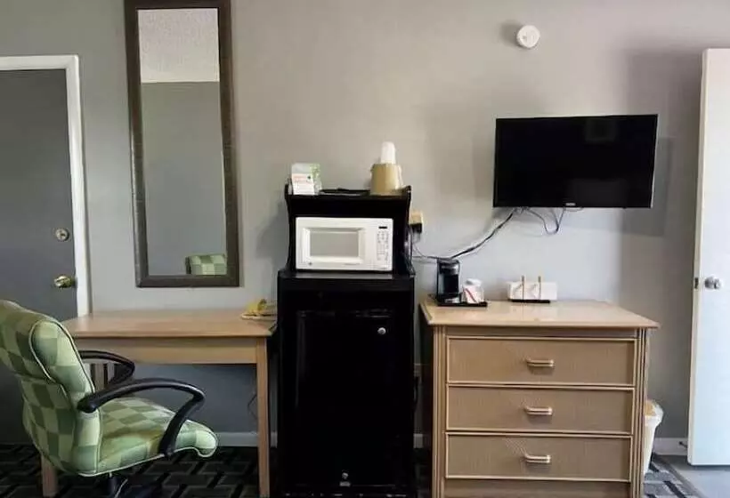 Hawkeye Motel