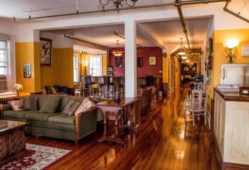 פונדק The Henderson