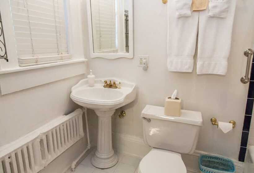 פונדק The Henderson