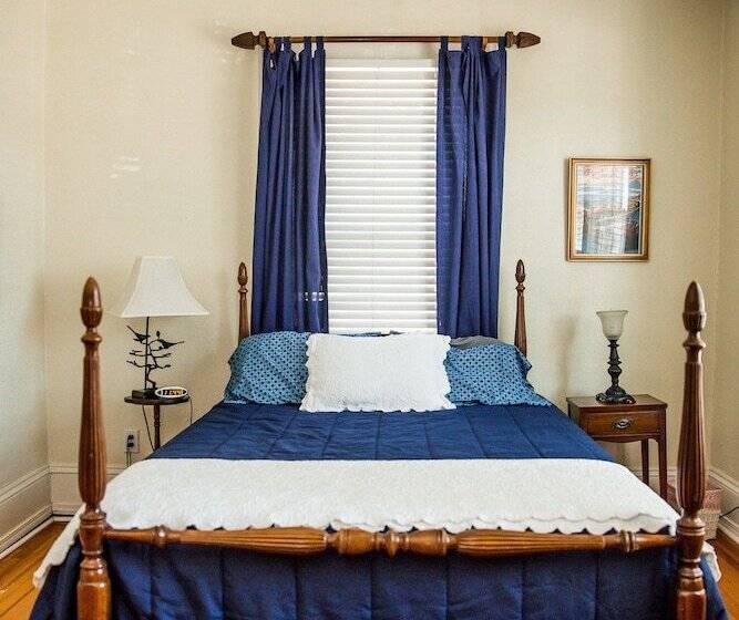 פונדק The Henderson