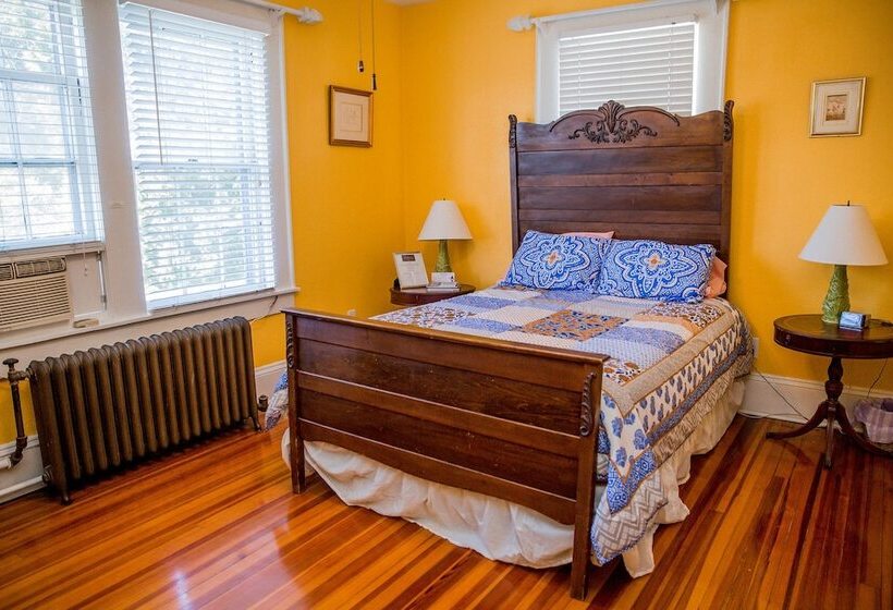 פונדק The Henderson