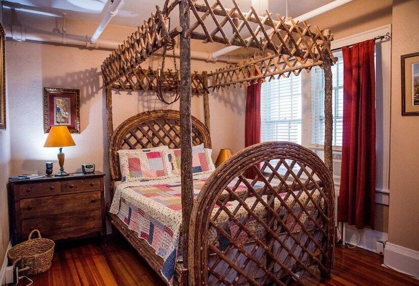 פונדק The Henderson