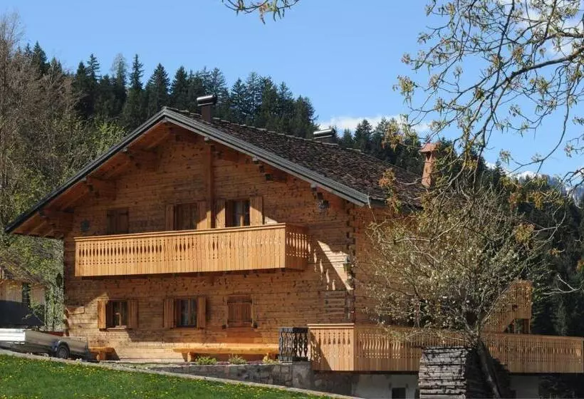ホテル Albergo Diffuso Comeglians