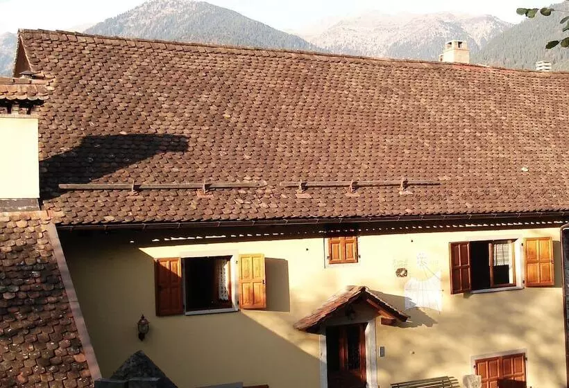 ホテル Albergo Diffuso Comeglians