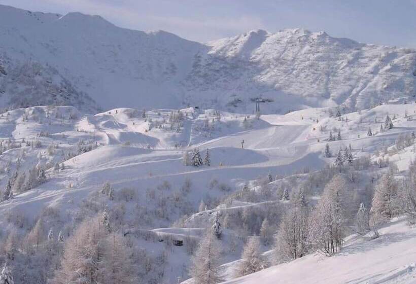 فندق Albergo Diffuso Comeglians