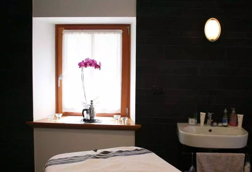 ホテル Albergo Diffuso Comeglians