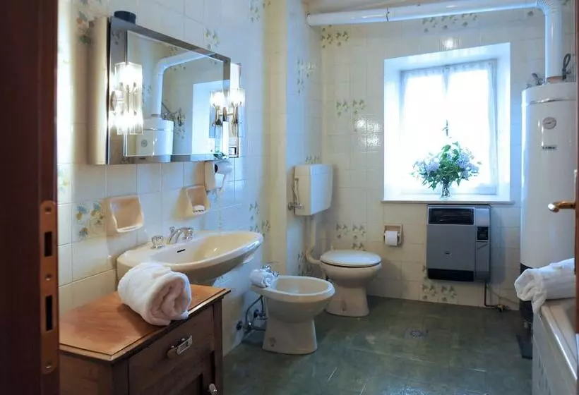 ホテル Albergo Diffuso Comeglians