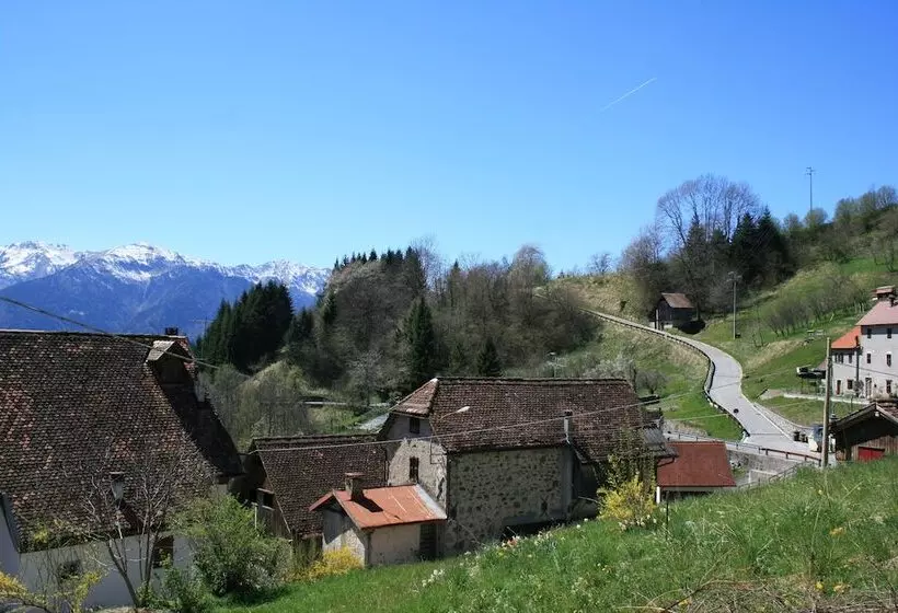 ホテル Albergo Diffuso Comeglians