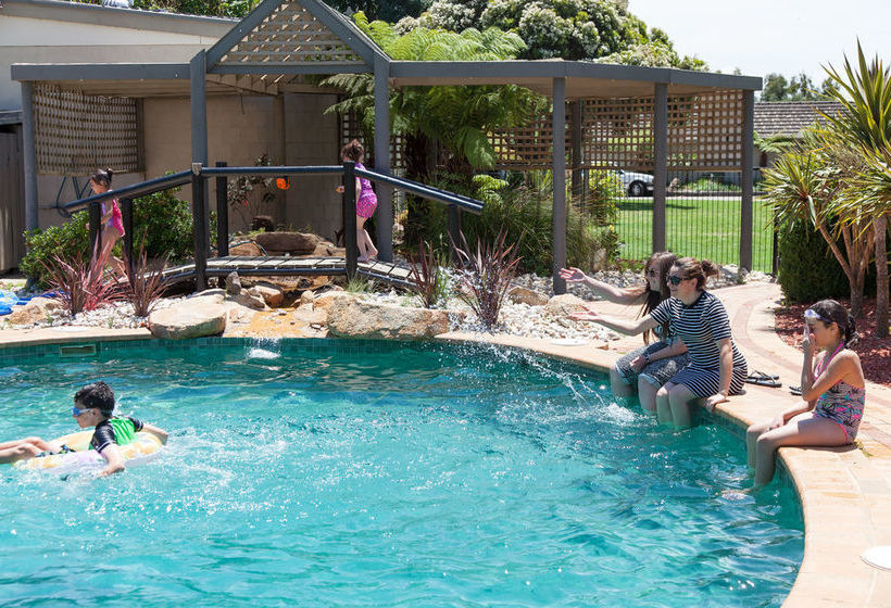 فندق Nrma Bairnsdale Riverside Holiday Park