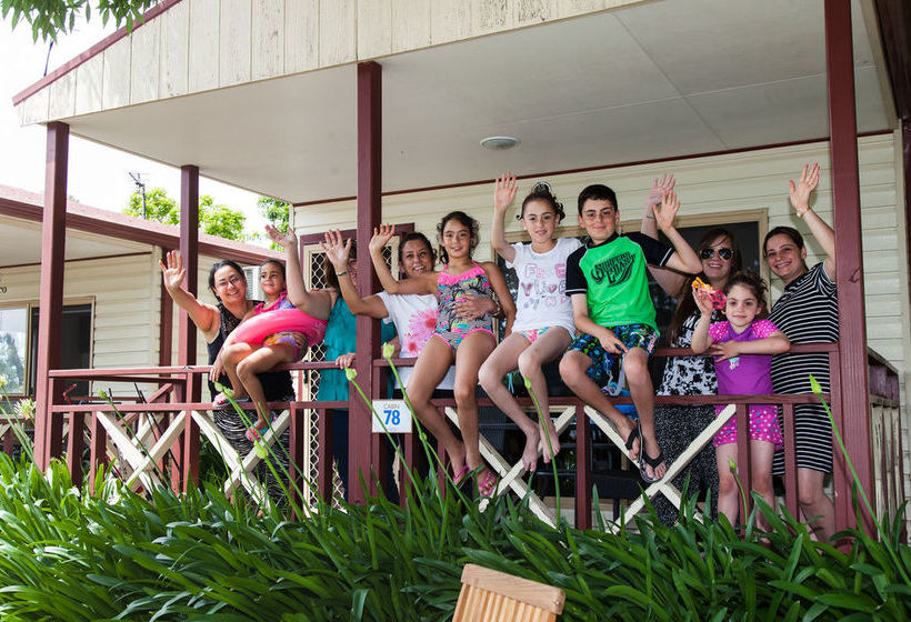 فندق Nrma Bairnsdale Riverside Holiday Park