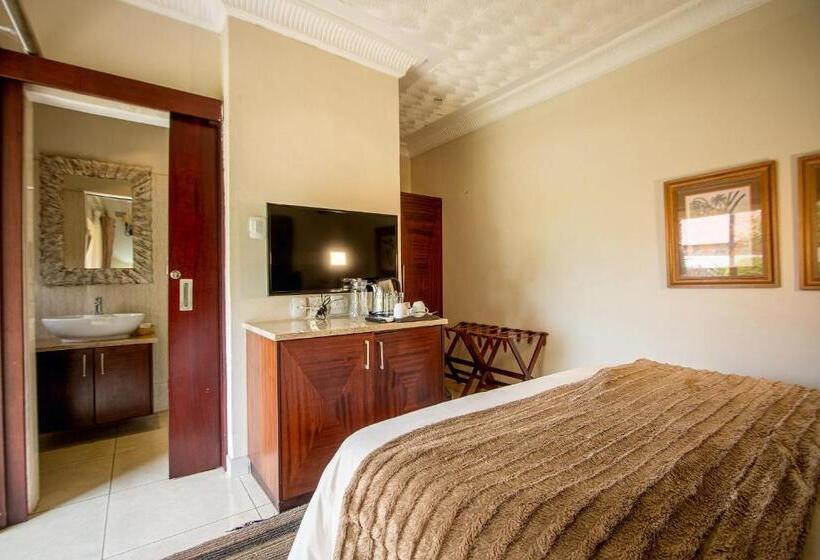 هتل The Victoria Falls Deluxe Suites