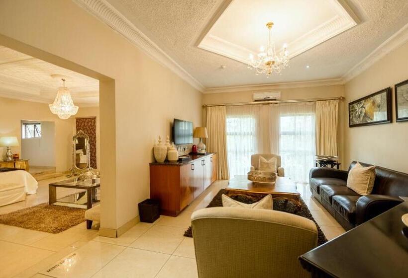 هتل The Victoria Falls Deluxe Suites