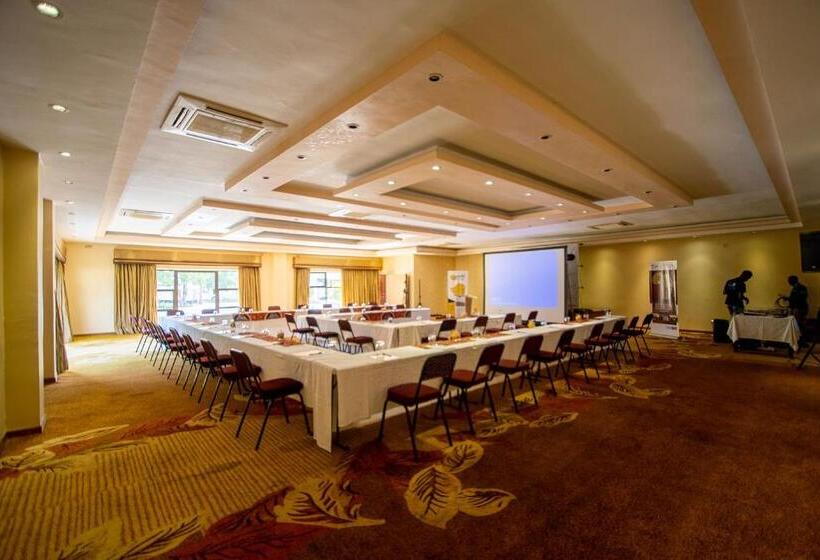 هتل The Victoria Falls Deluxe Suites