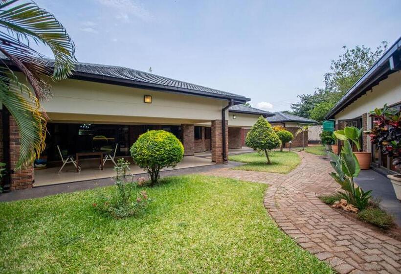 هتل The Victoria Falls Deluxe Suites