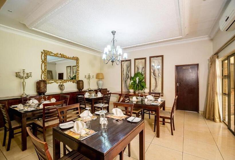 هتل The Victoria Falls Deluxe Suites