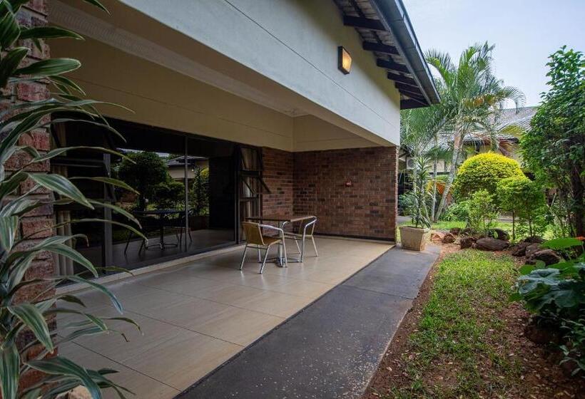 هتل The Victoria Falls Deluxe Suites