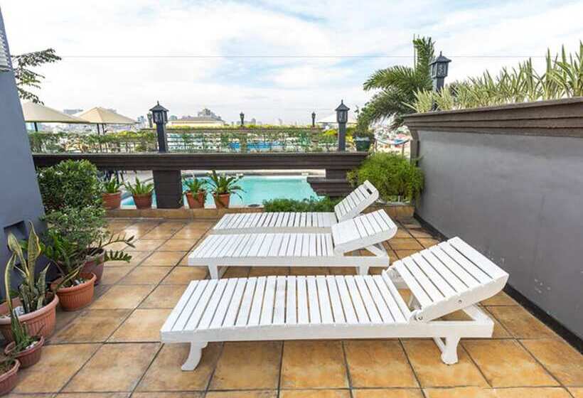 فندق Urban Travellers