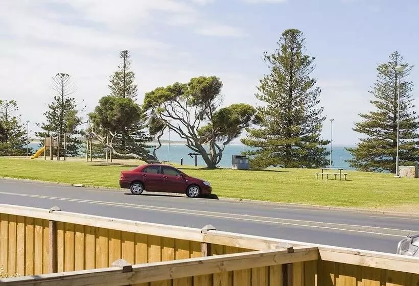 Two Bays Apartments