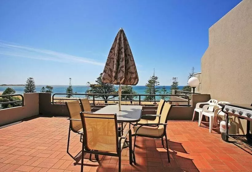 Two Bays Apartments