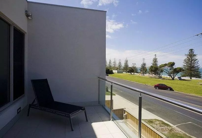 Two Bays Apartments