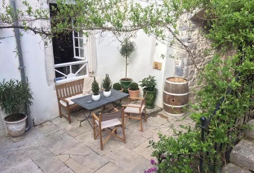 ベッドアンドブレックファースト Chambres D'hôtes Les Trois Comtes