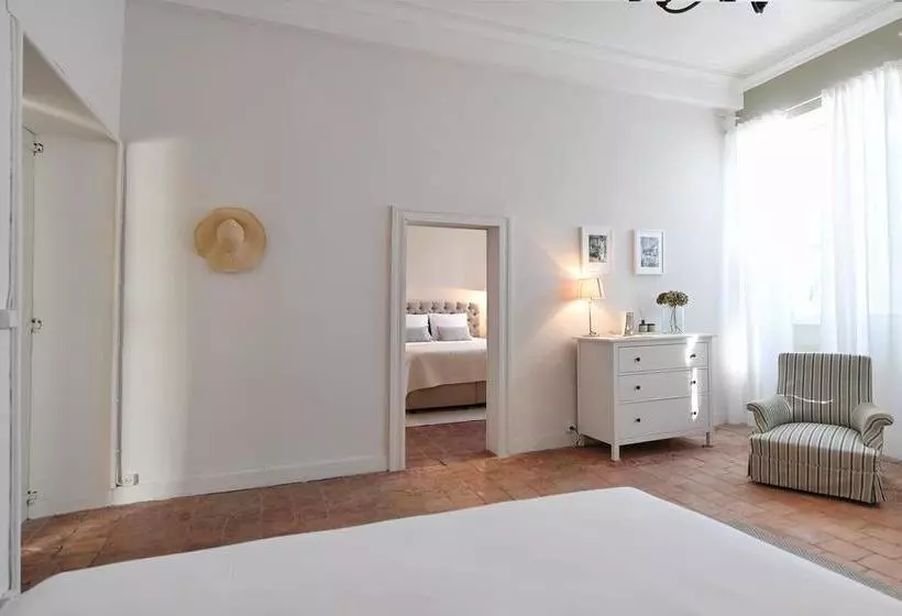 ベッドアンドブレックファースト Chambres D'hôtes Les Trois Comtes